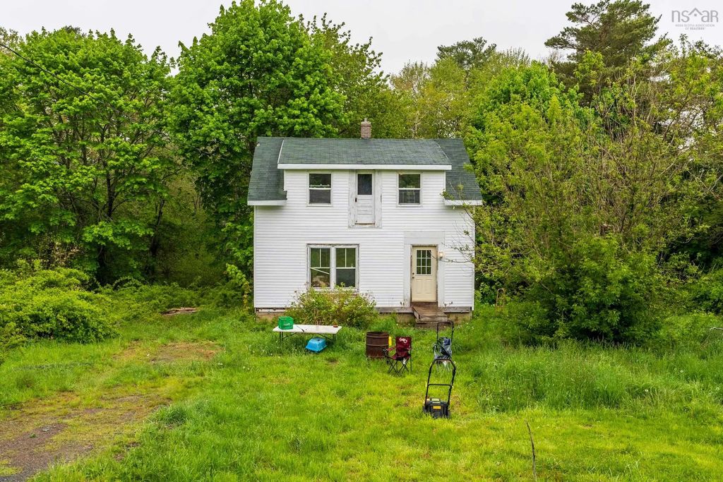 9596 Highway 8, Caledonia