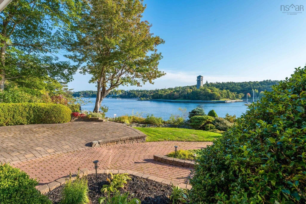 6634 South Street, Halifax