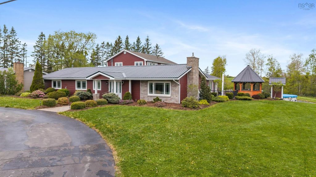 8805 Highway 14, Hardwood Lands