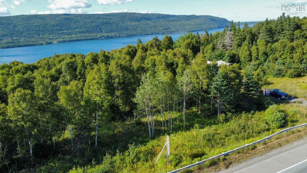 590 Tc 105 Highway, Boularderie East