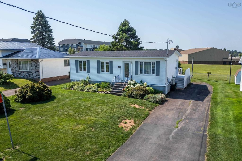 75 Willow Street, Amherst