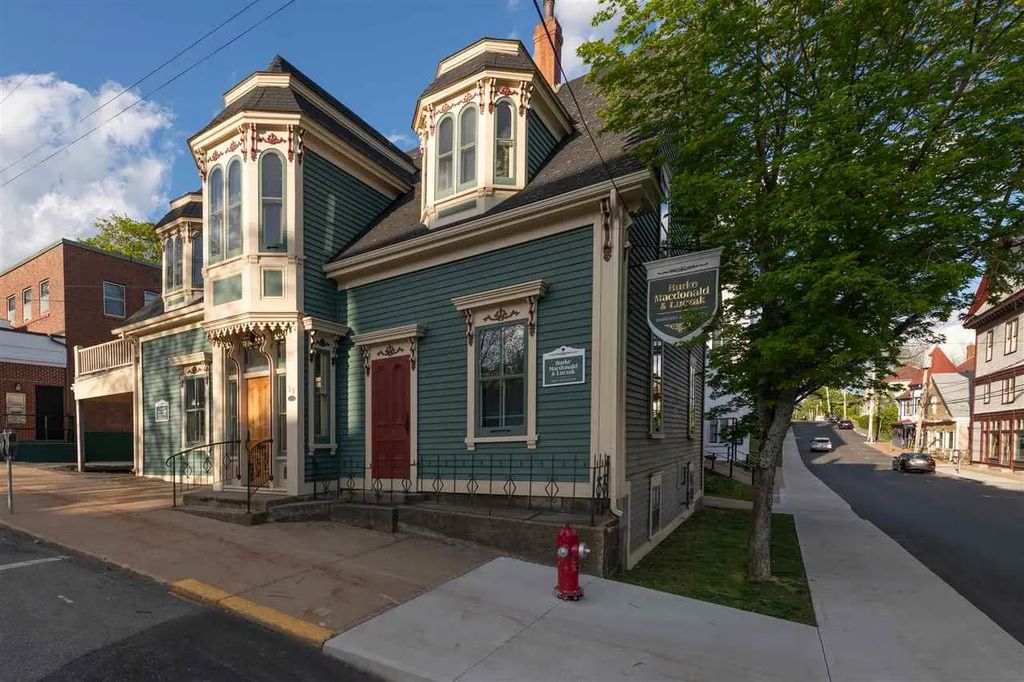 28 King Street, Lunenburg