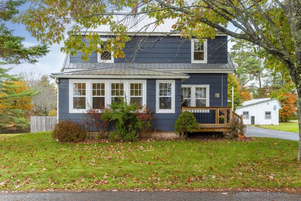 8 Highland Avenue, Brookfield