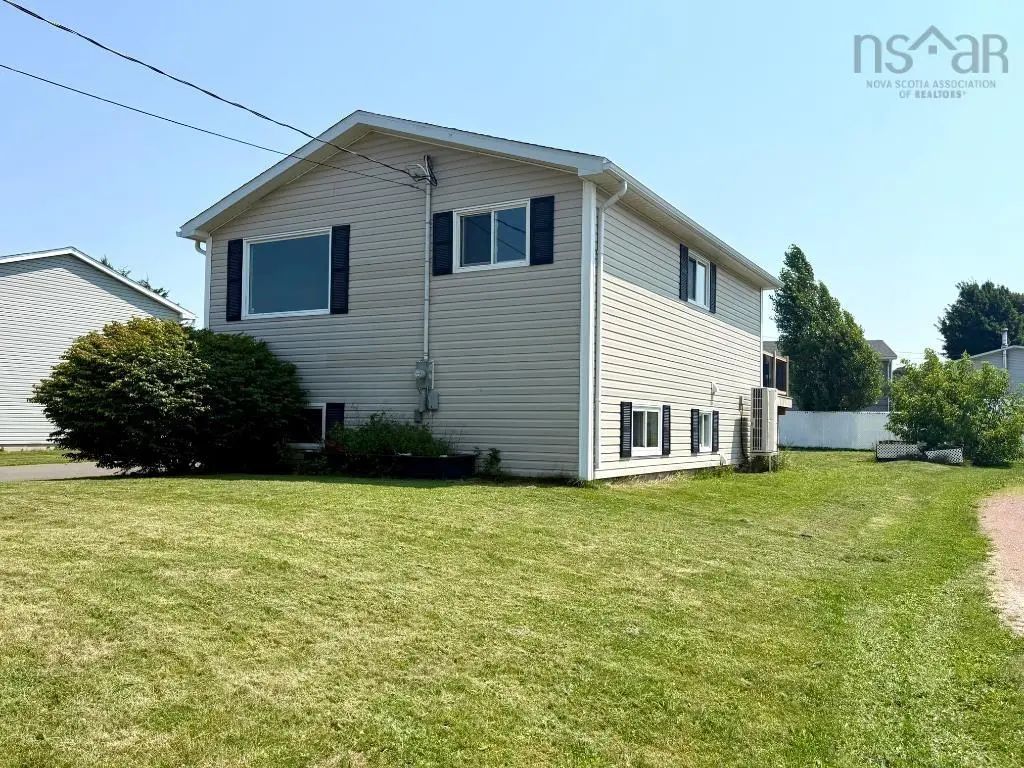 20 Dickey Street, Amherst