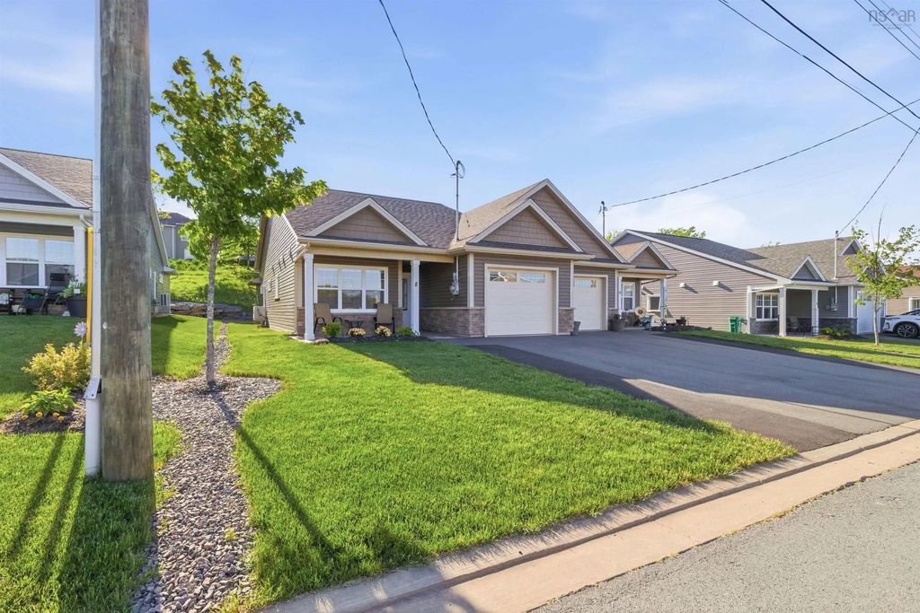 8 Goldenrod Court, Falmouth