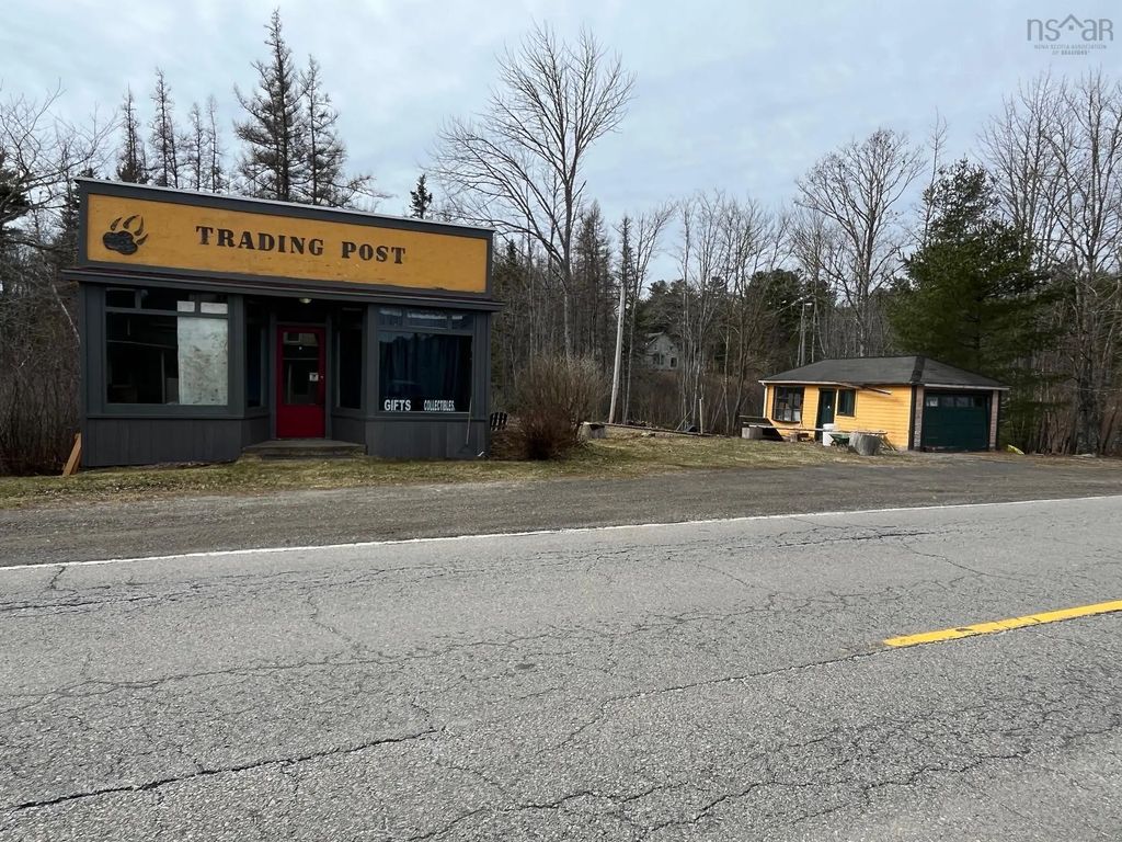 11799 Highway 8, Kempt