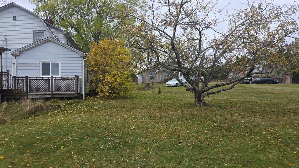 23 Route 276, Giants Lake