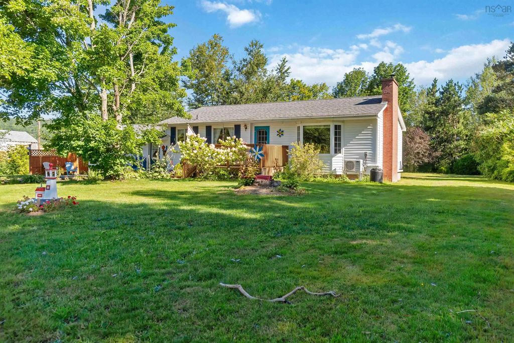1366 Woodville Rd Road, Lakeville