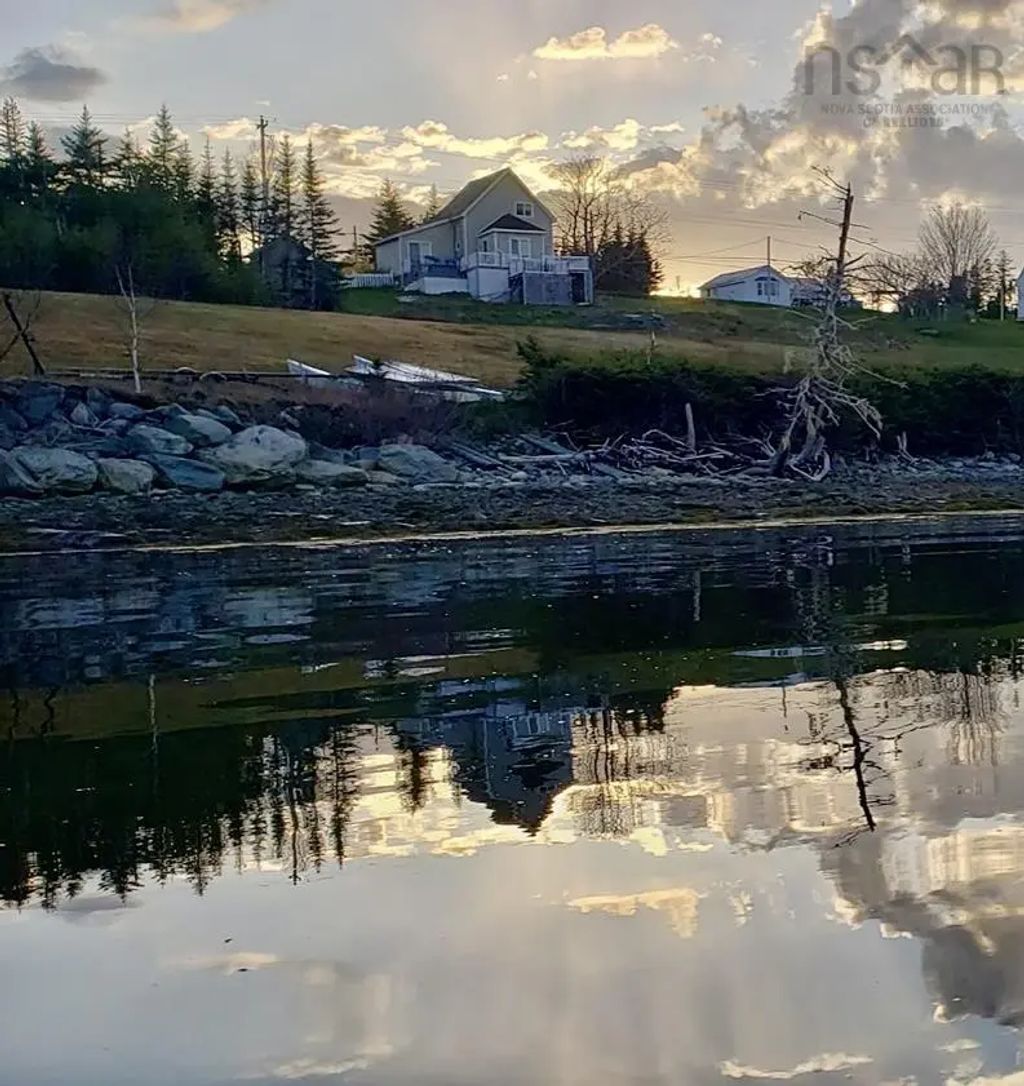5034 Highway 7, Liscomb
