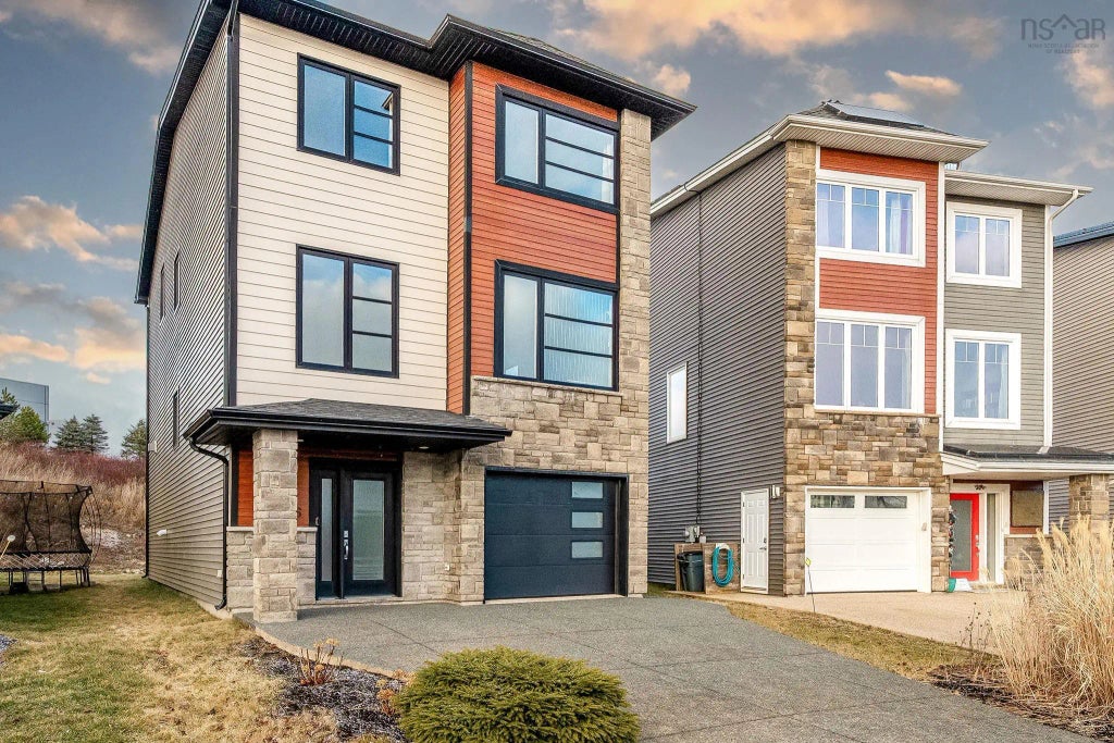 66 Hadley Crescent, Halifax