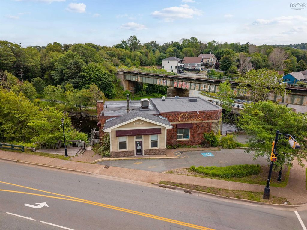 1405 Bedford Highway, Bedford
