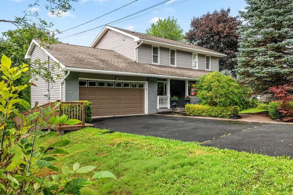74 Golf Links Road, Bedford