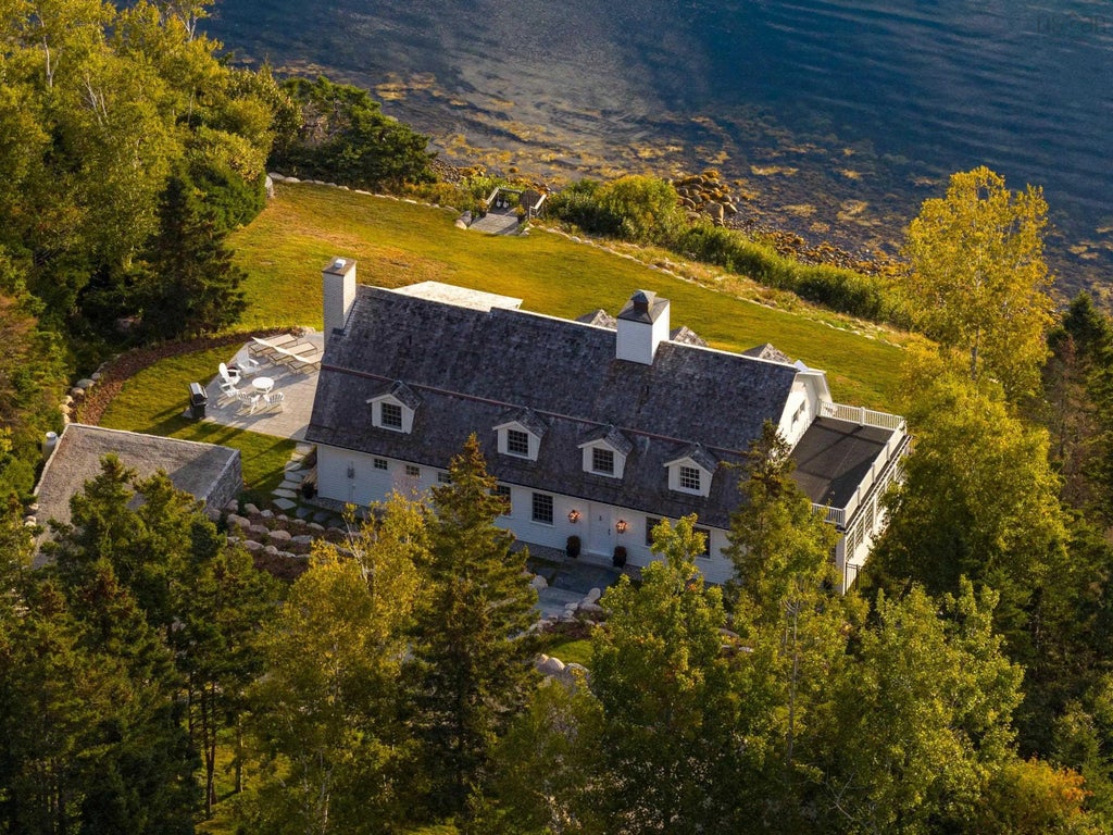 15 Fredas Point Drive, Chester