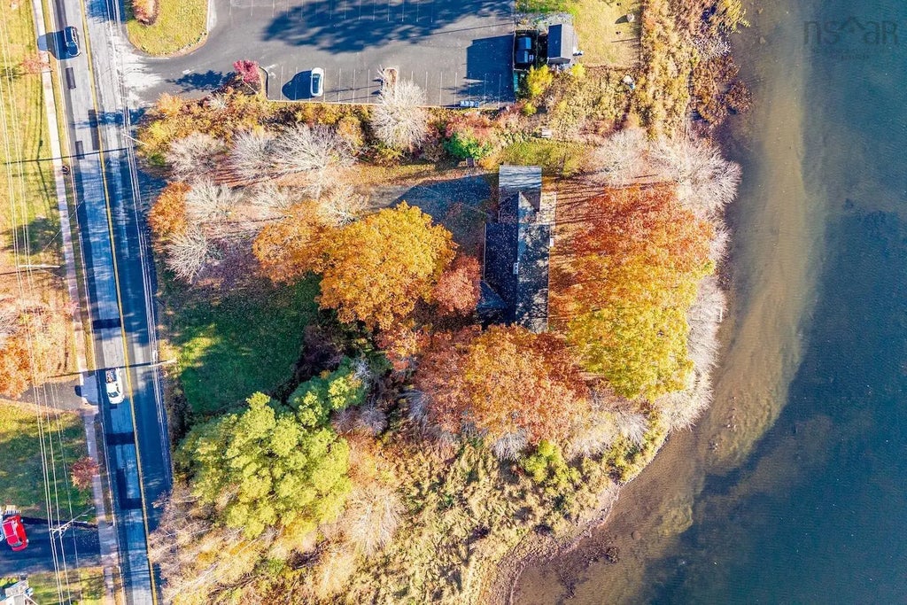 3195 Highway 2, Fall River