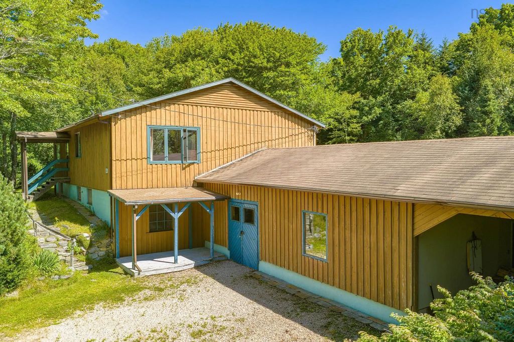 10 River Road, Port L'Hebert