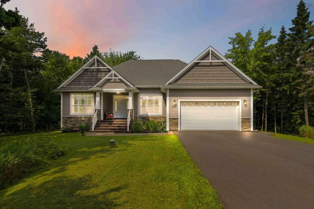 67 Glencairn Avenue, Fall River