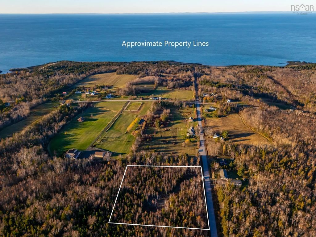 2023 Hampton Mountain Road, Hampton