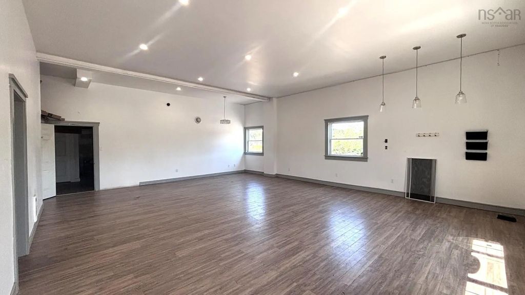 9701 Commercial Street, New Minas