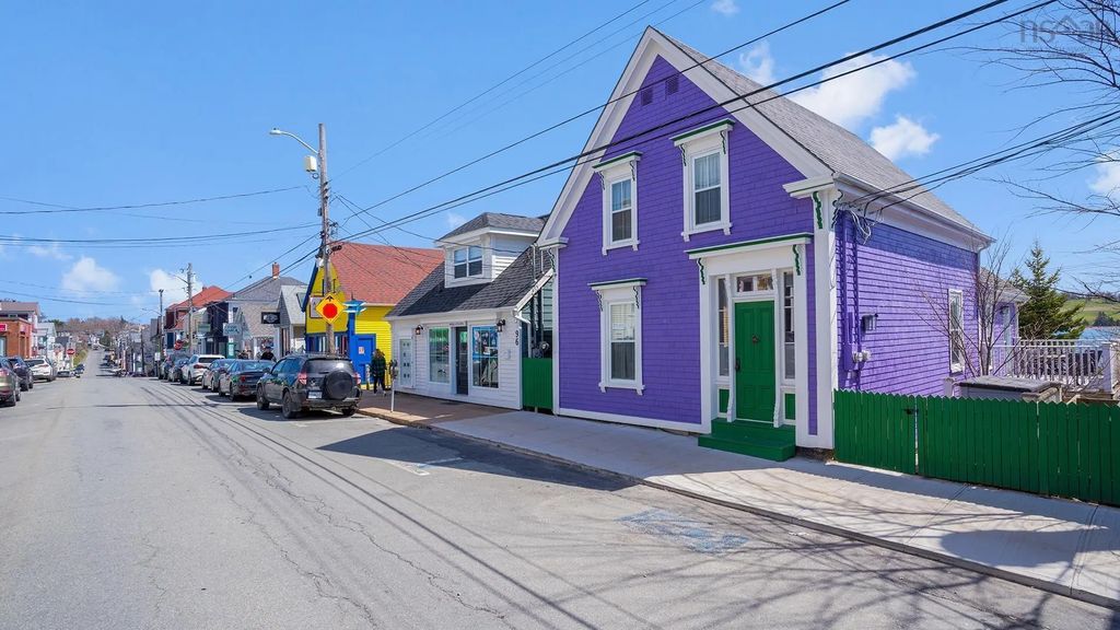 94 Montague Street, Lunenburg