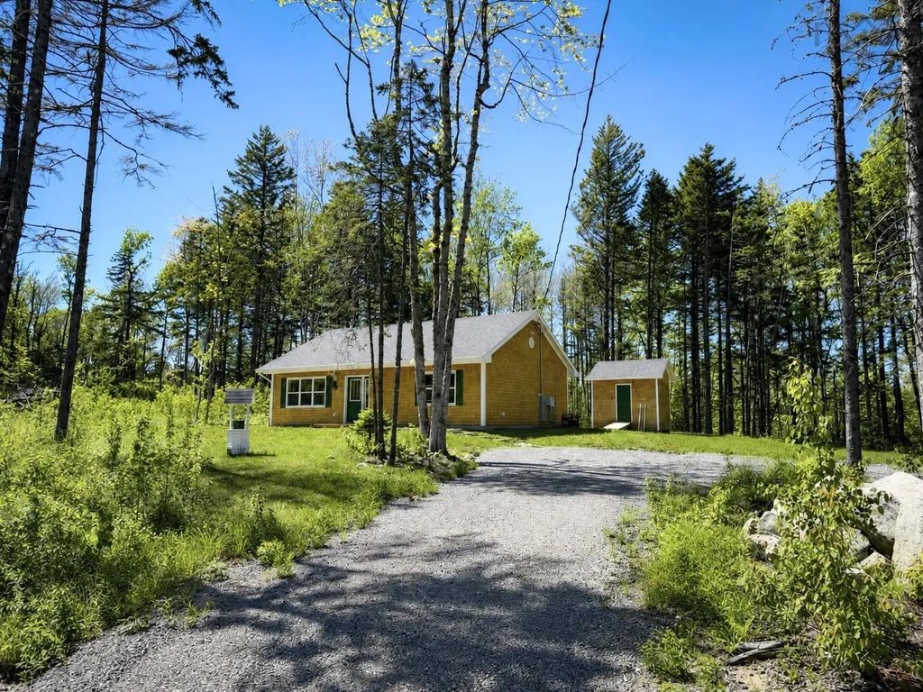 78 Whistle Stop Court, Westchester
