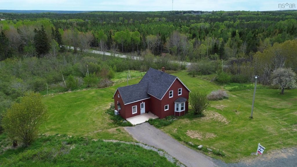 9296 19 Highway, Dungarry
