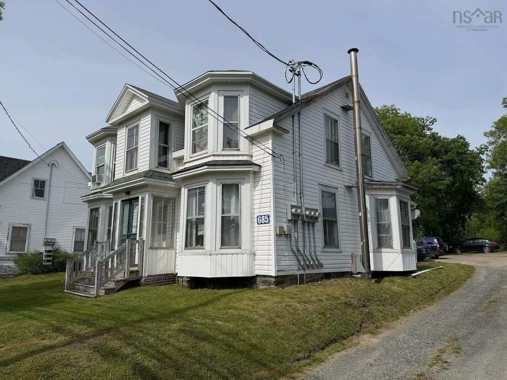 685 Main Street, Yarmouth