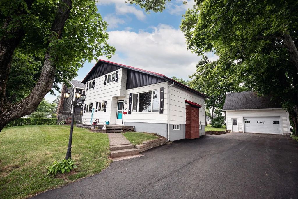 8 Allison Avenue, Amherst