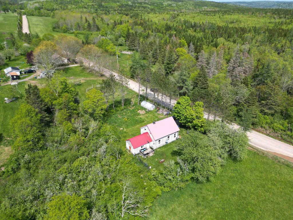 107 Upper Pembroke Road, Pembroke