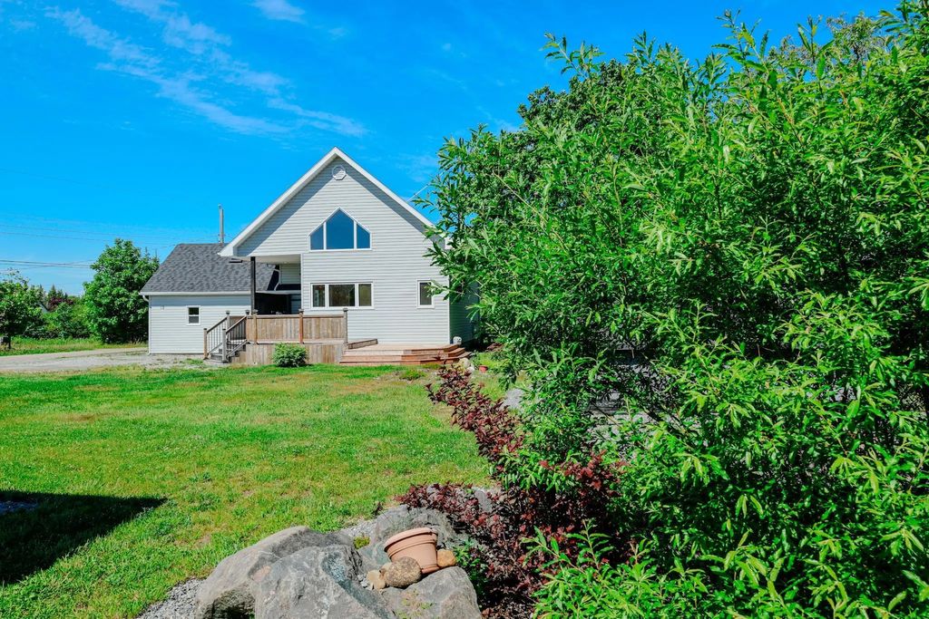 12 Clam Point Road, Clam Point