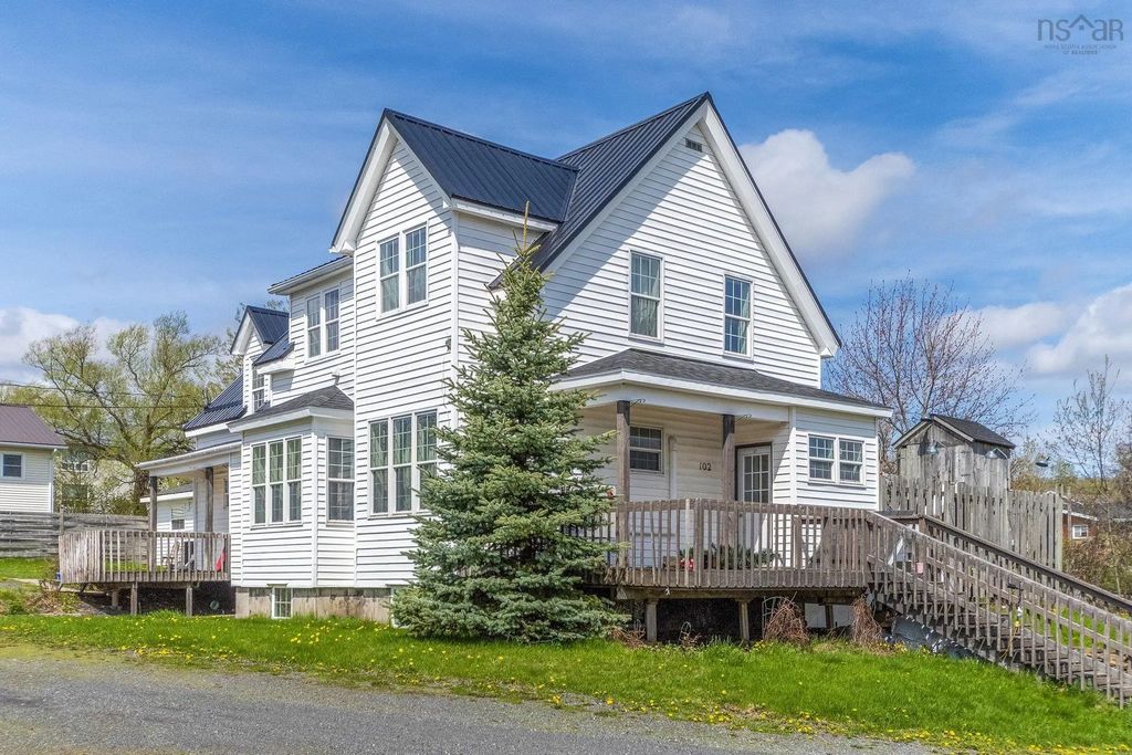 102 North Foord Street, Stellarton