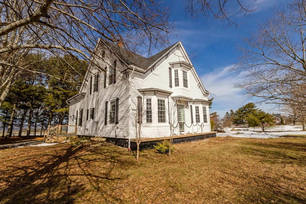 1303 Highway 201, Round Hill