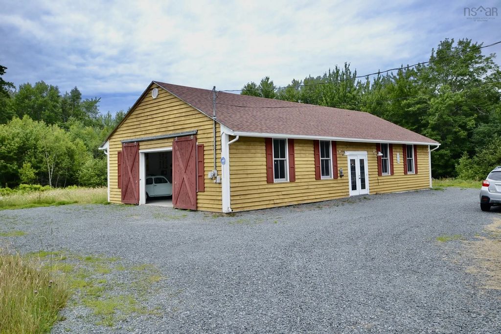 11210 Highway 3, Centre