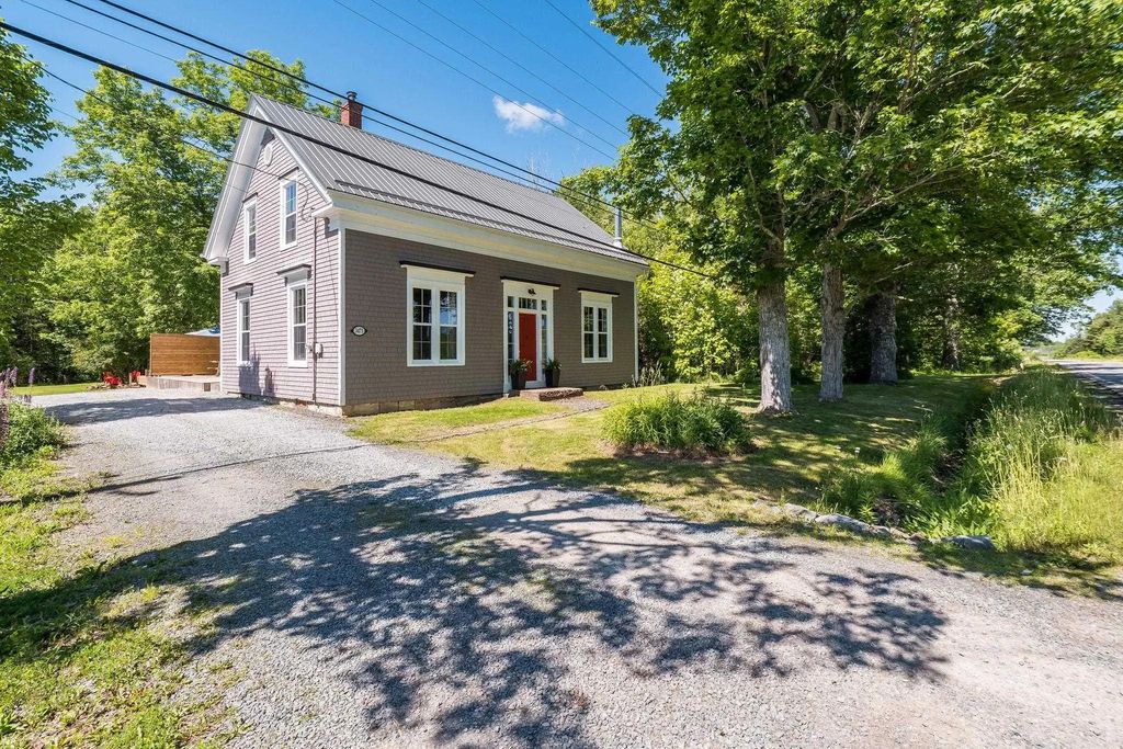 3473 Highway 215, Centre Burlington