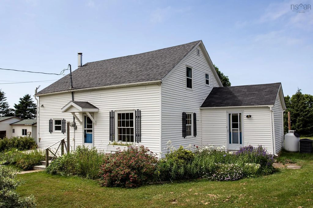8239 Shore Road W, Hampton