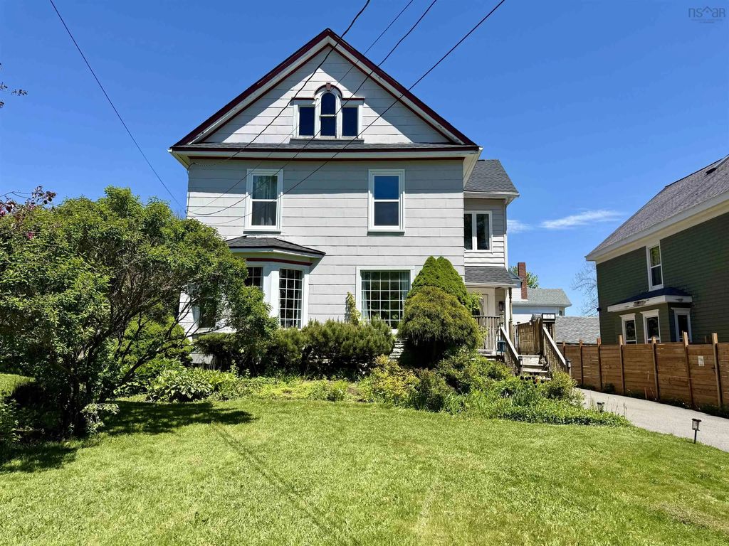 52 Rupert Street, Amherst