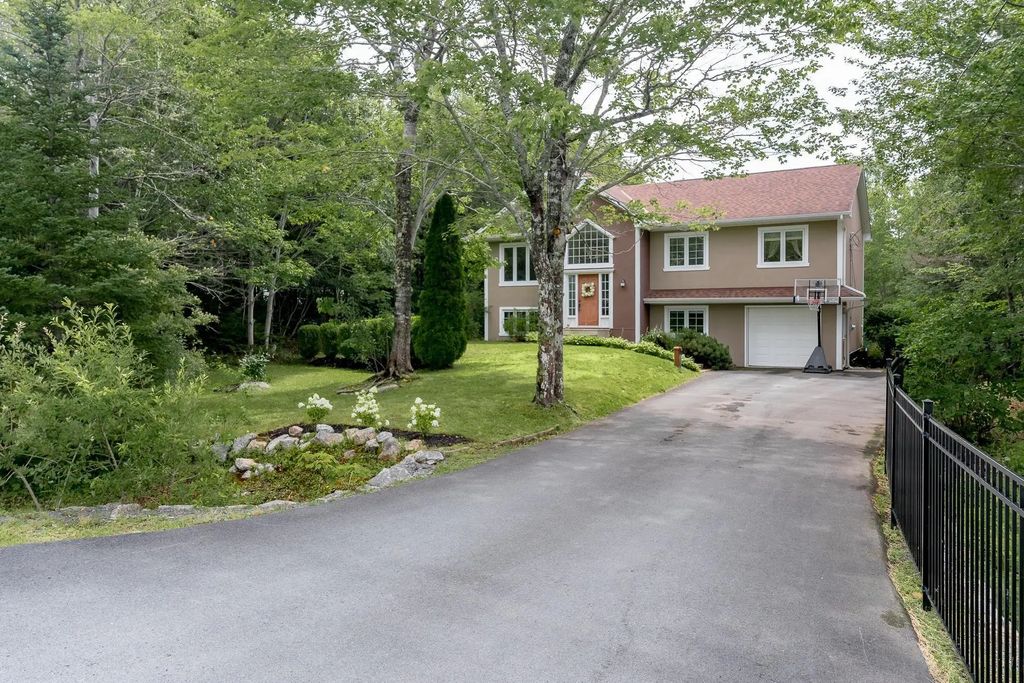 319 Buckingham Drive, Stillwater Lake