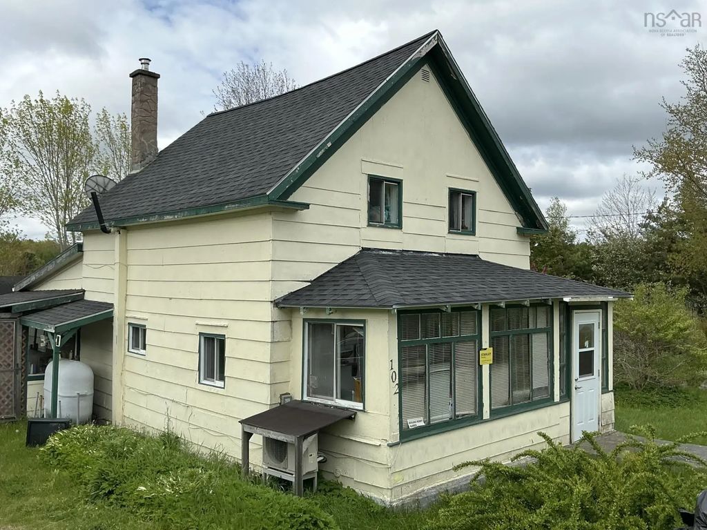 102 Highway 8, Milton