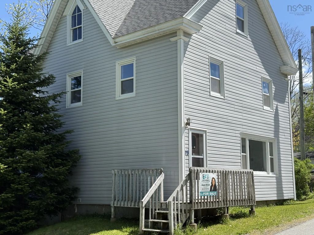 75 Cove Road, Conquerall Bank