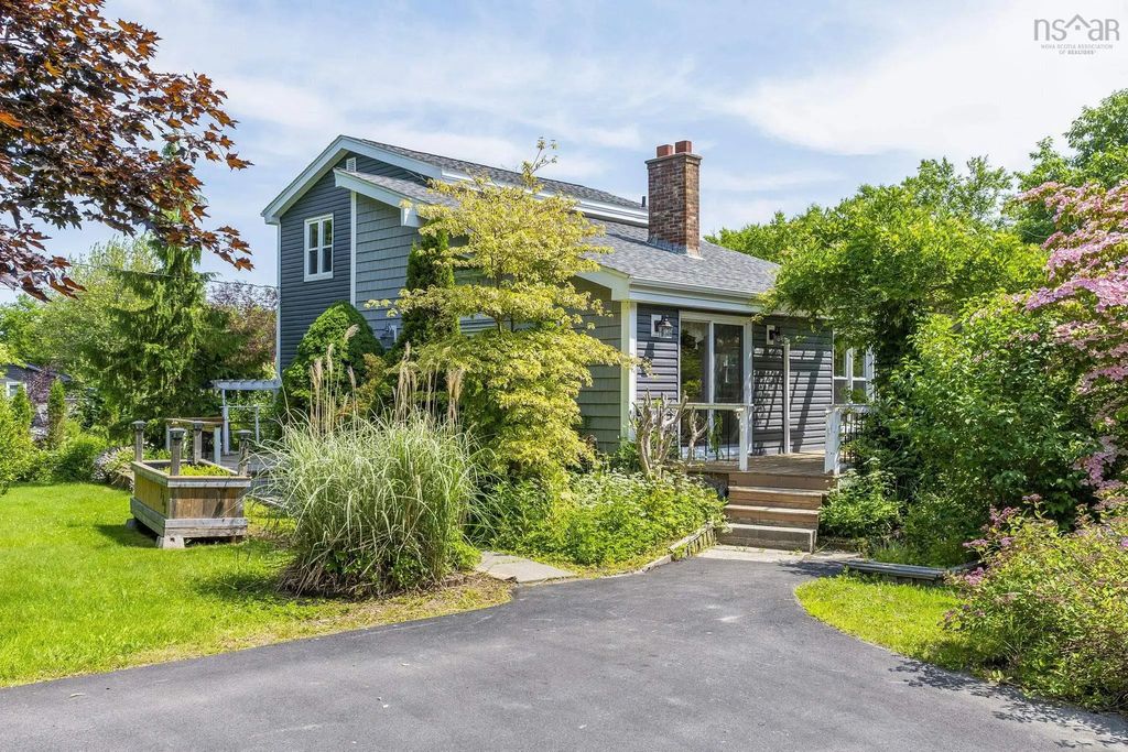 732 West Porters Lake Road, Porters Lake