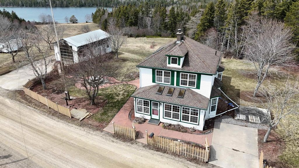 460 Red Point Road, Red Point