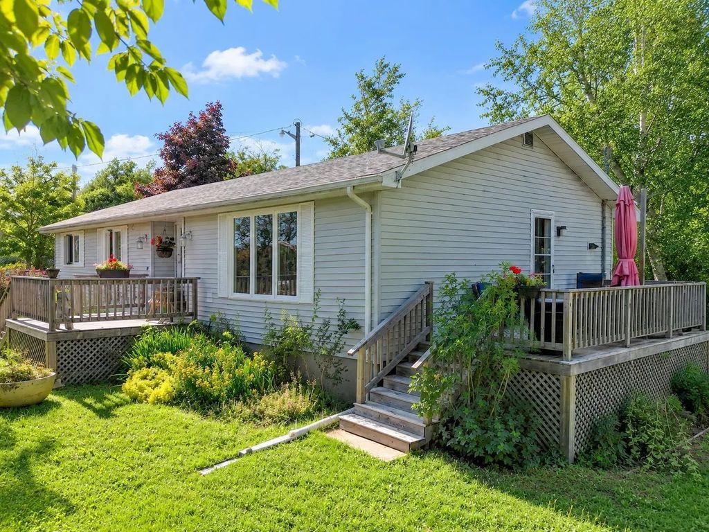 86 Queen Street, Baddeck
