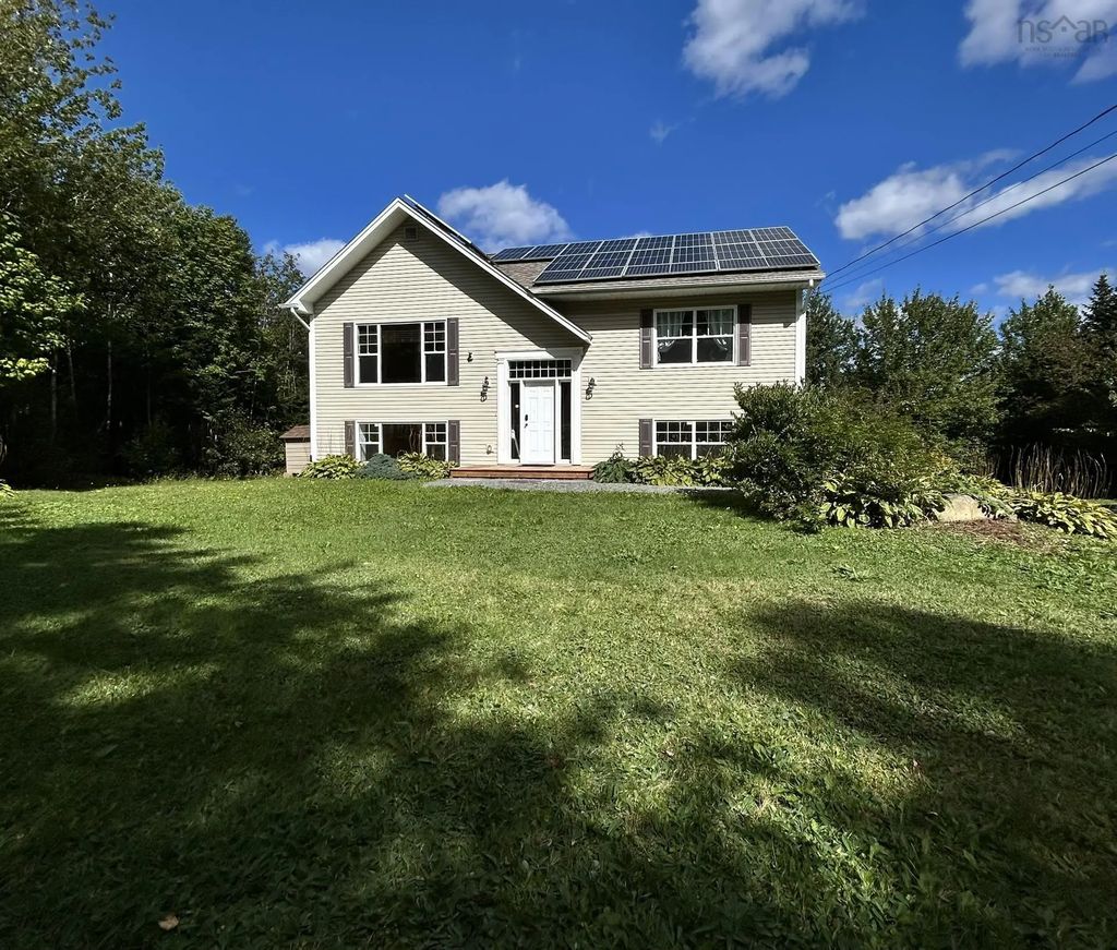 586 West Porters Lake Road, Porters Lake