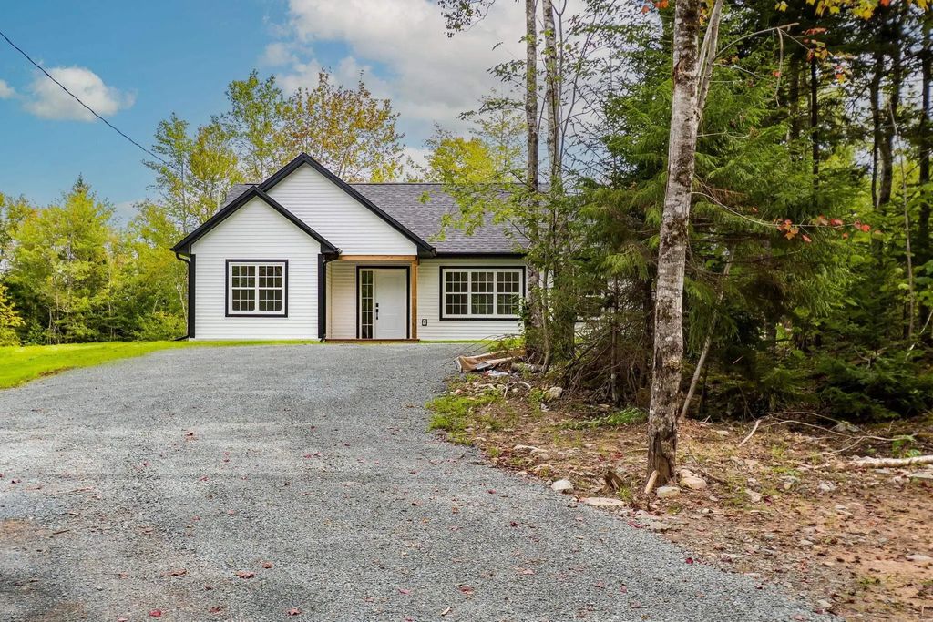 20 Paces Lake Drive, Musquodoboit Harbour