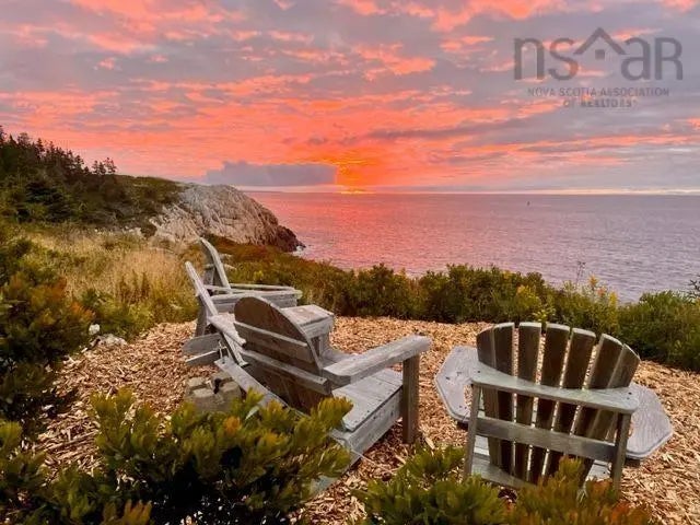 4 Stone Wall Road, Herring Cove