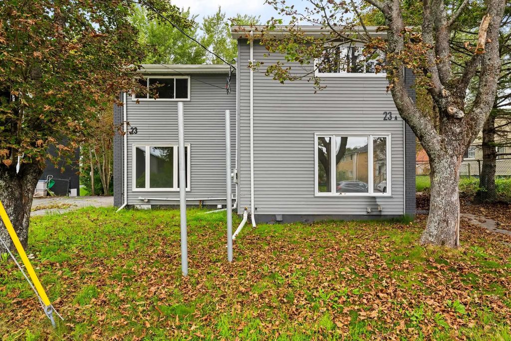 23-23a Ruben Court, Dartmouth