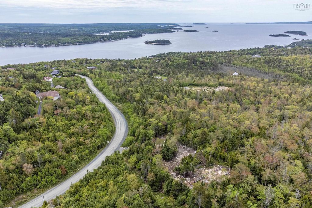 224 Toni Avenue, Boutiliers Point