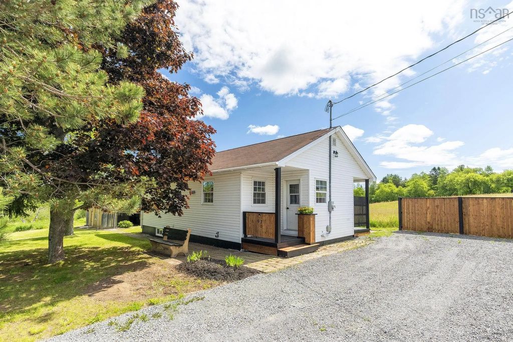 97 Panuke Road, Three Mile Plains