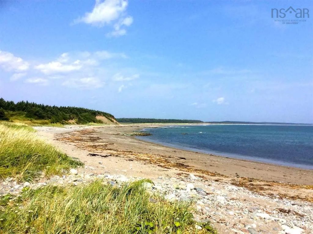 Crooked Lake Road, Framboise