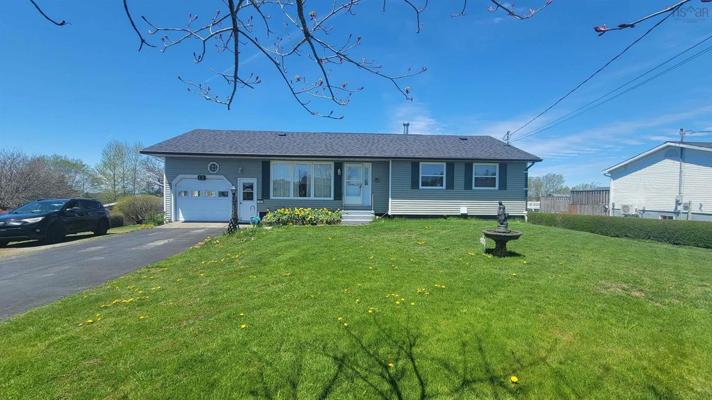 12 Haley Road, Yarmouth