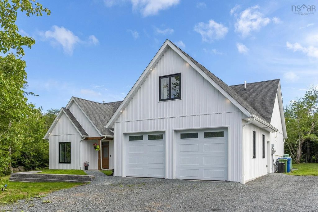 37 Amac Lane, Hatchet Lake
